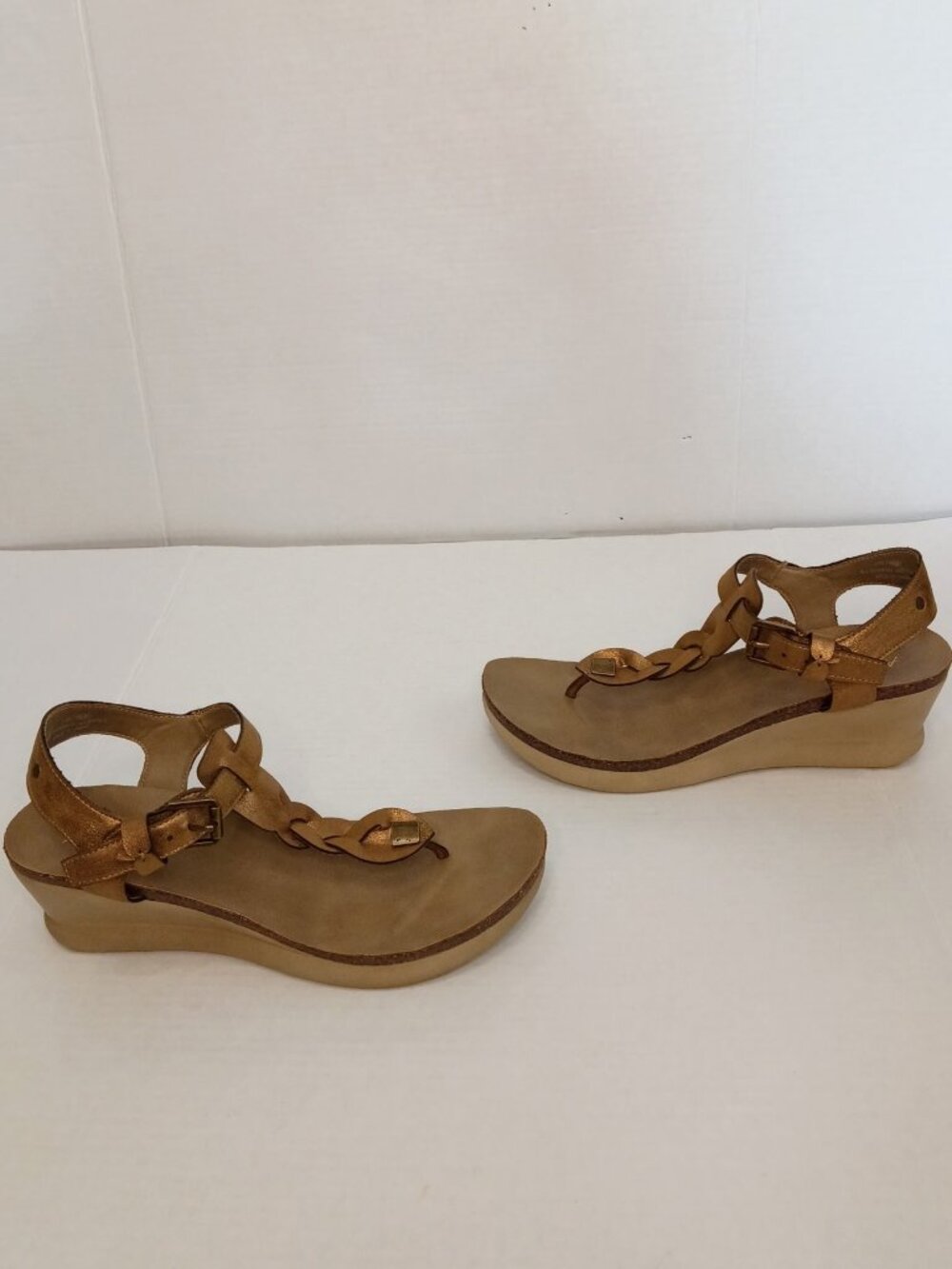 Axxiom Finley Braided T-Strap Comfort Sandals Size Women's 11M - Picture 2 of 7